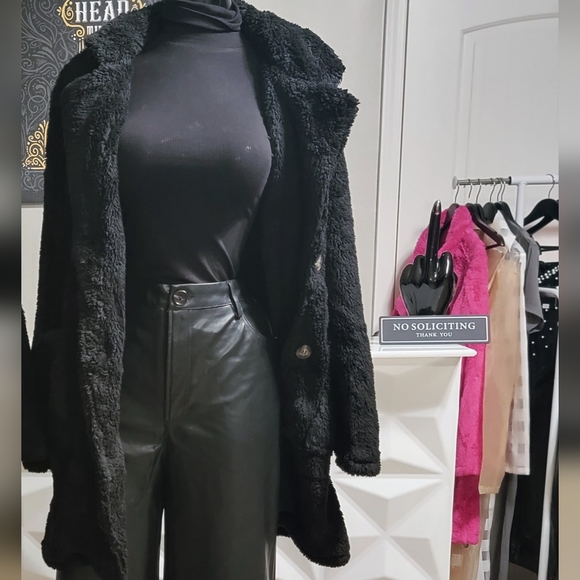 Long Black Sherpa Coat (LAST ONE) - Picture 2 of 6